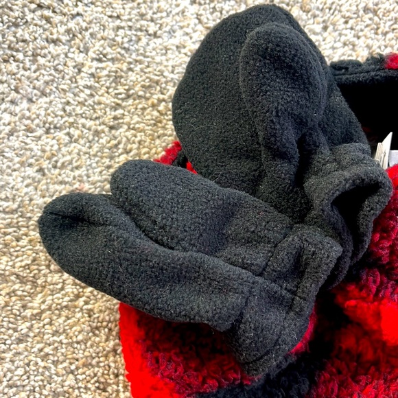 Hat and Mittens - Picture 2 of 3